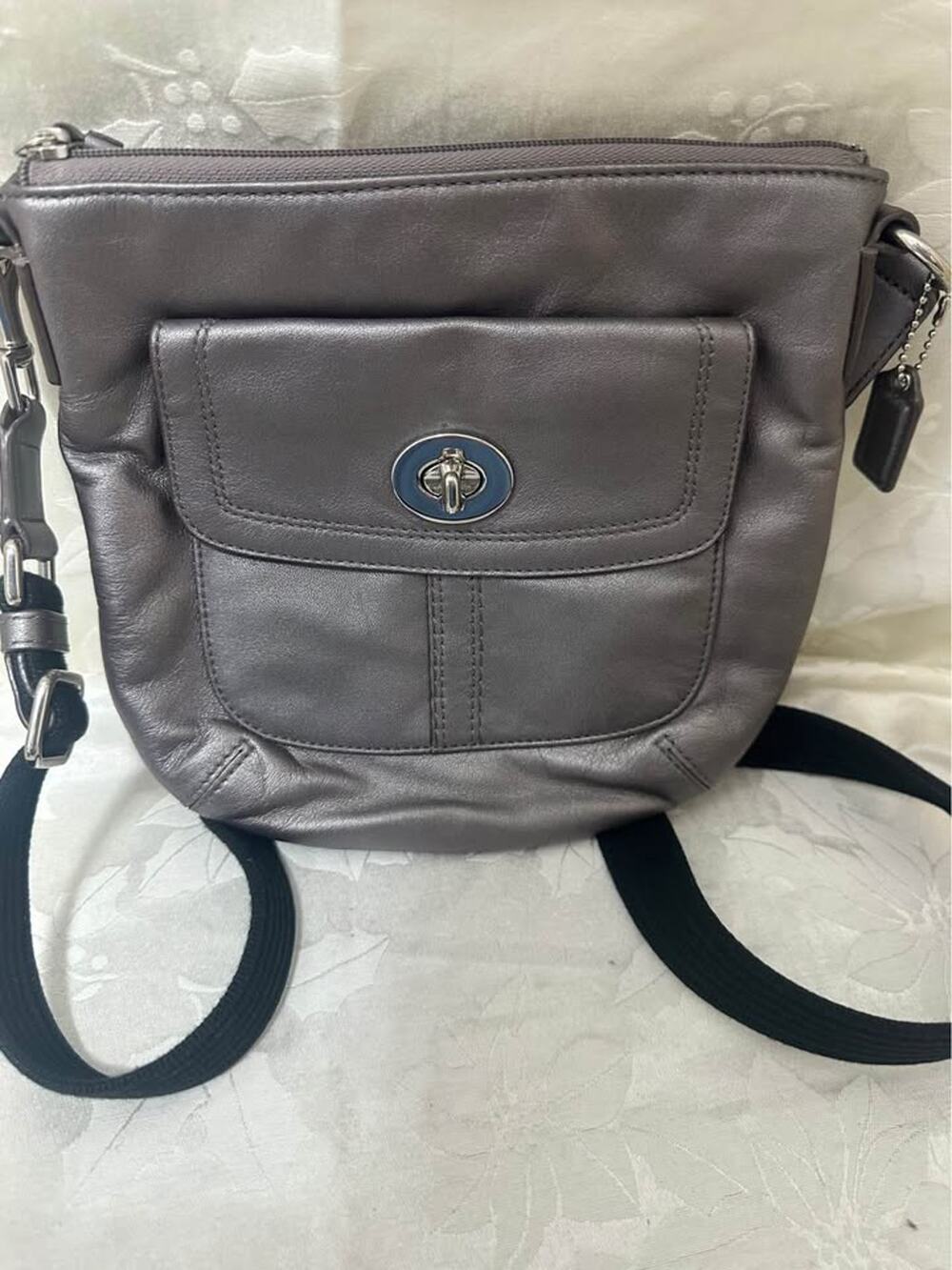 Pre-loved Coach Metallic Grey Leather Crossbody Bag. B-318